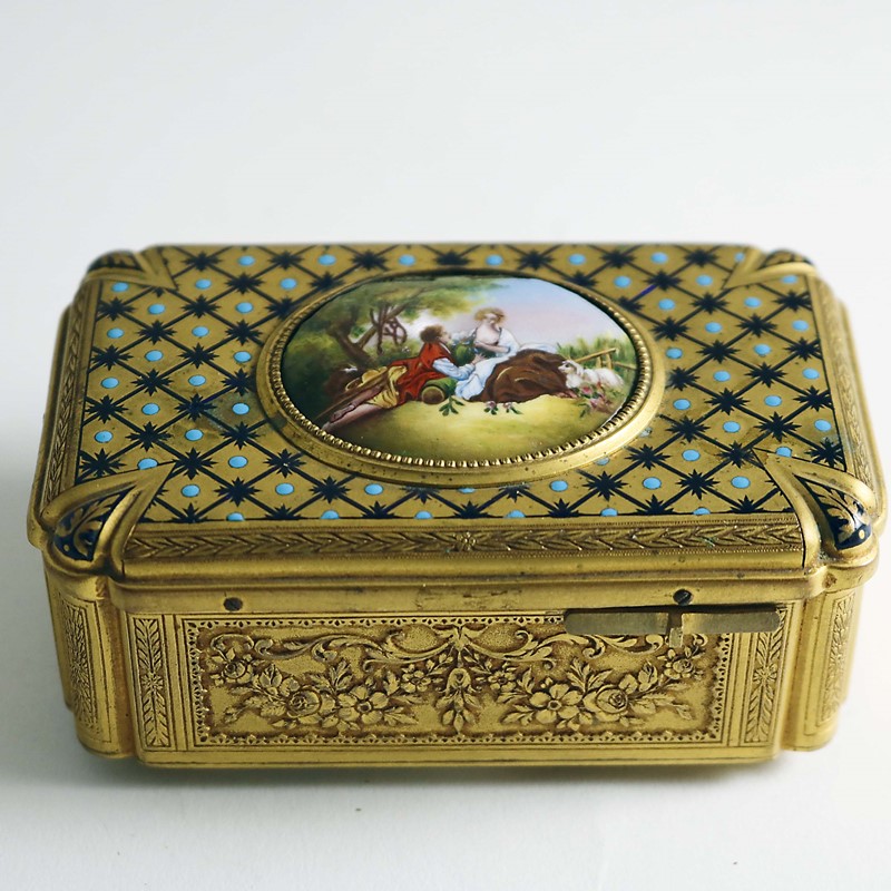 Musical Box Hits a High Note in Silver Auction...