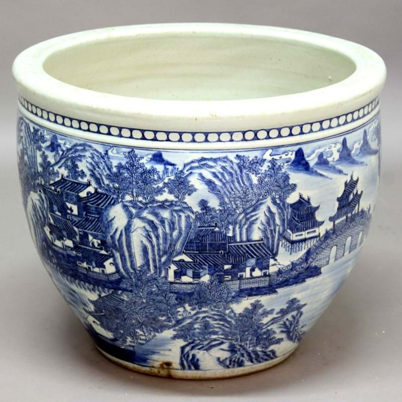 Chinese Dominates Highest Prices in 500-Lot Ceramics Auction...