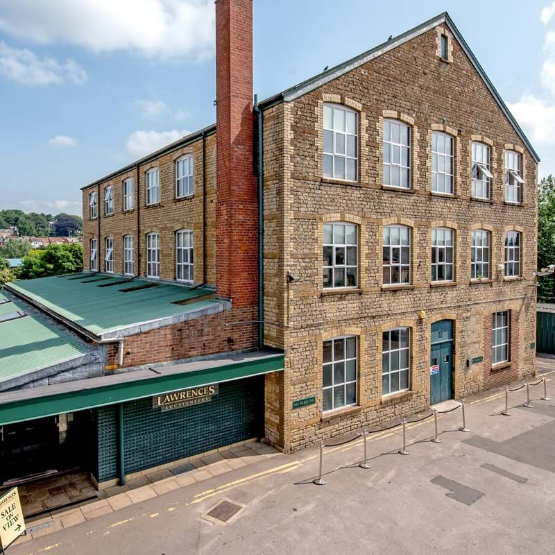 Buoyant Bids and Brisk Business as Auctioneers Bounce Back with 1000-Lot Sale...